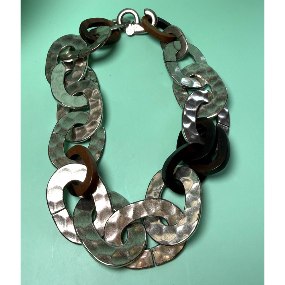Appartement à Louer Hammered Silver Tone Links & Wood Chunky Statement Necklace - Picture 6 of 8